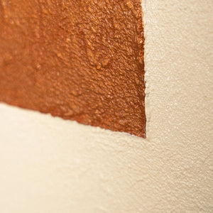 Abstrakte geometrische Form auf Leinwand in Terrakotta und Beige, Detailaufnahme