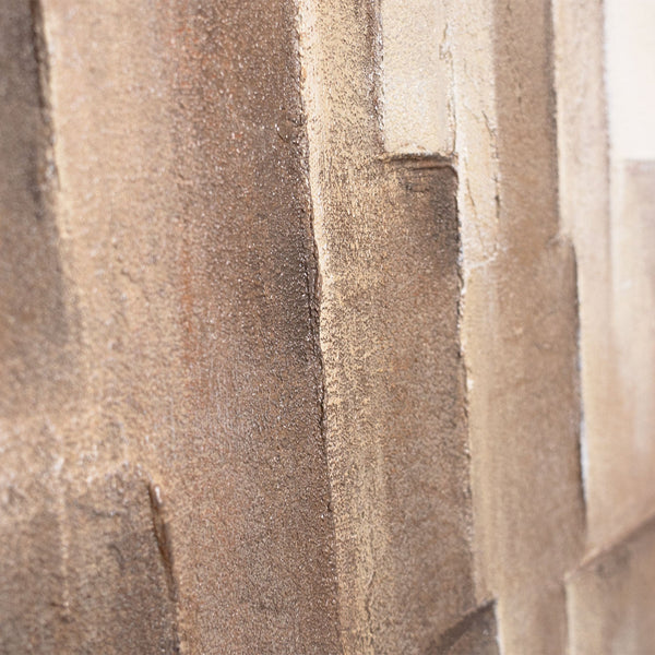 Abstrakte Leinwandkunst mit vertikaler Struktur in warmen Beigetönen