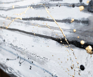 Abstraktes Leinwandbild mit Rahmen „Energie der Linien“ – monochrome Kunst mit Gold