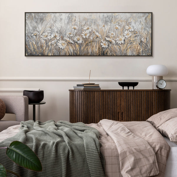 Blumenbild über dem Bett – moderne Wanddeko mit Naturakzenten
