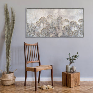 Abstraktes Naturbild mit Goldakzenten als Wanddeko im Interieur