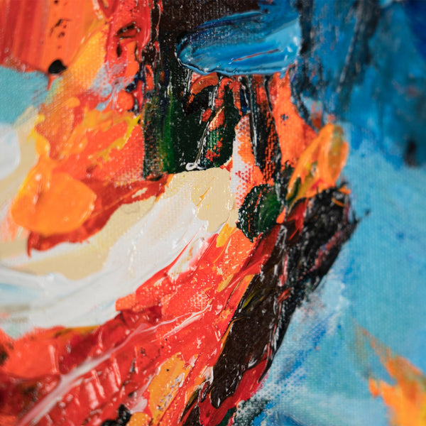Detail kräftiger Pinselstriche in Orange und Blau mit Textur