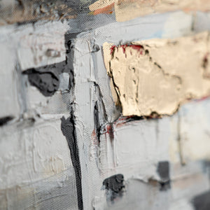 Texturierte Malerei mit goldfarbenen Akzenten